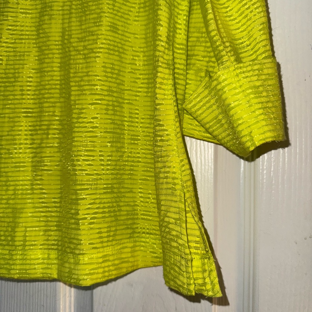 Multiples- Women’s Chartreuse color Textured Jacket. EUC - Picture 5 of 7
